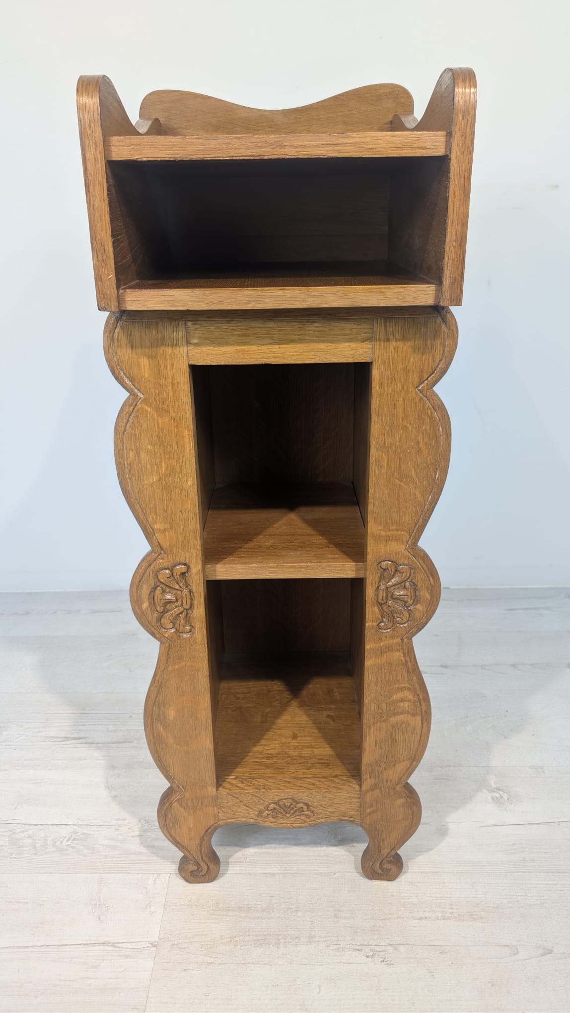 Szafka wąska z litego drewna dębowego rzeźbiona - Image 2