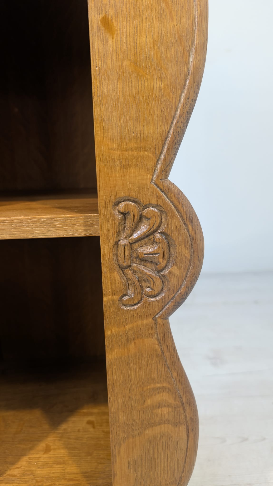 Szafka wąska z litego drewna dębowego rzeźbiona - Image 5