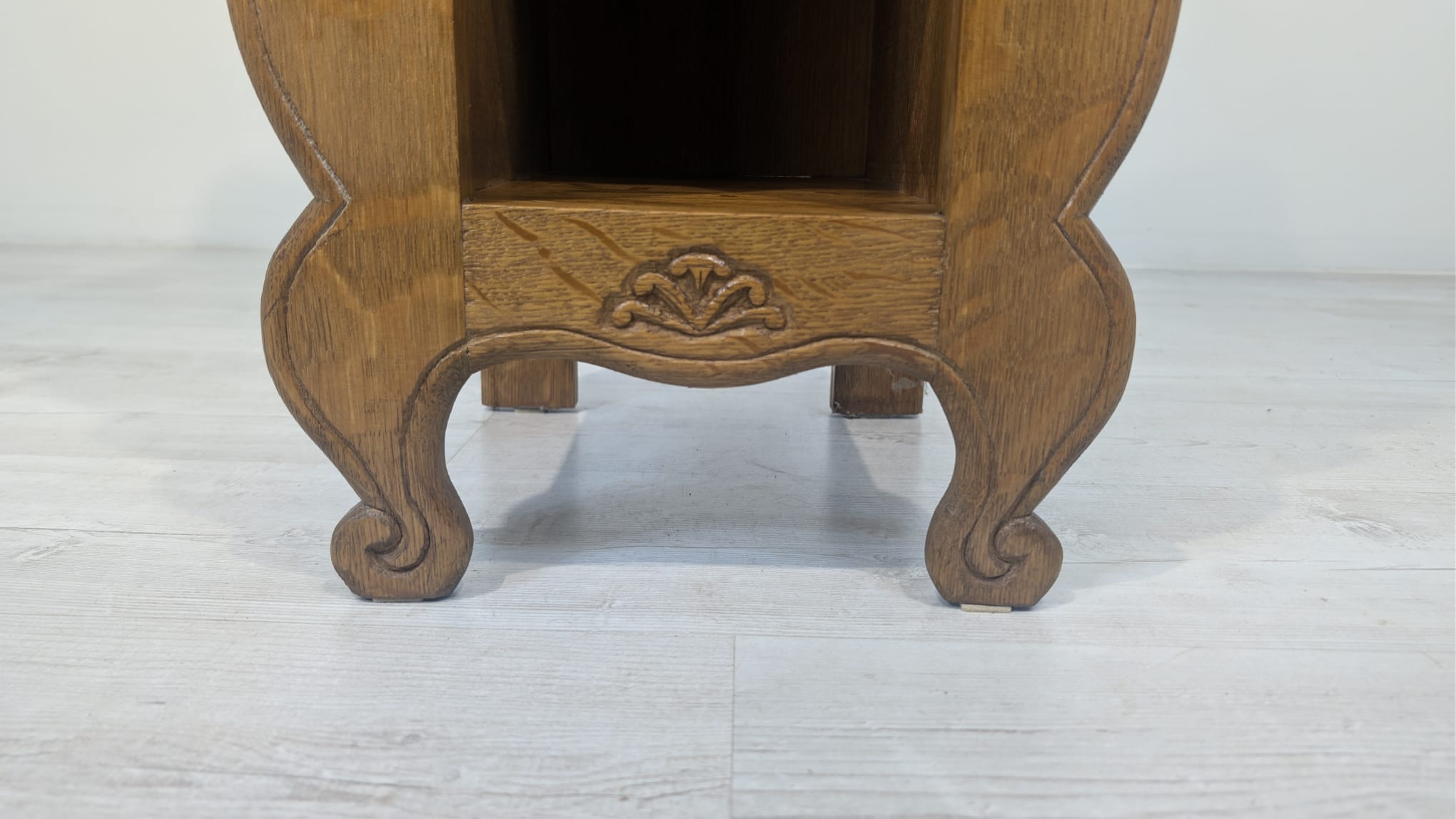 Szafka wąska z litego drewna dębowego rzeźbiona - Image 6