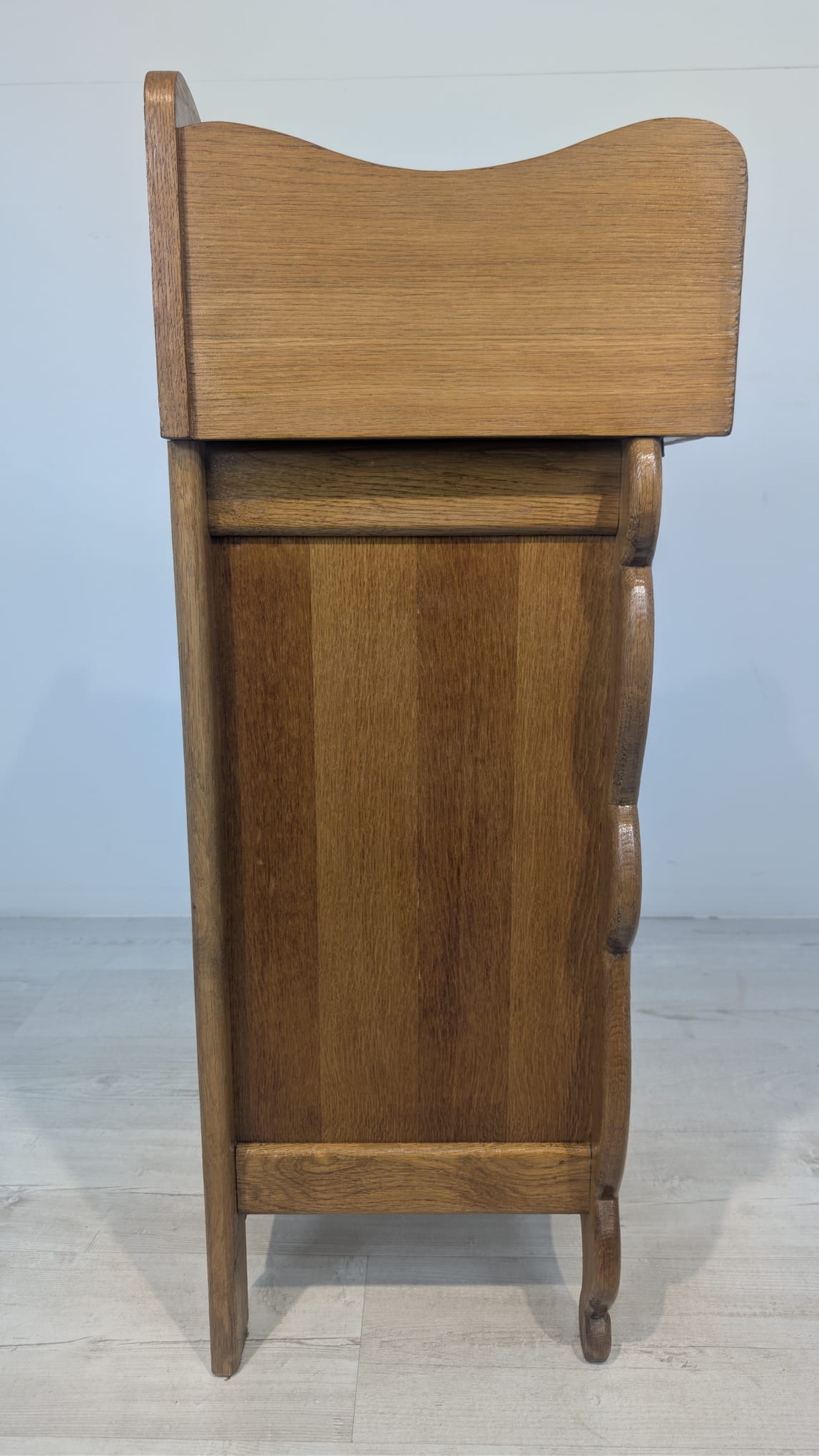 Szafka wąska z litego drewna dębowego rzeźbiona - Image 7