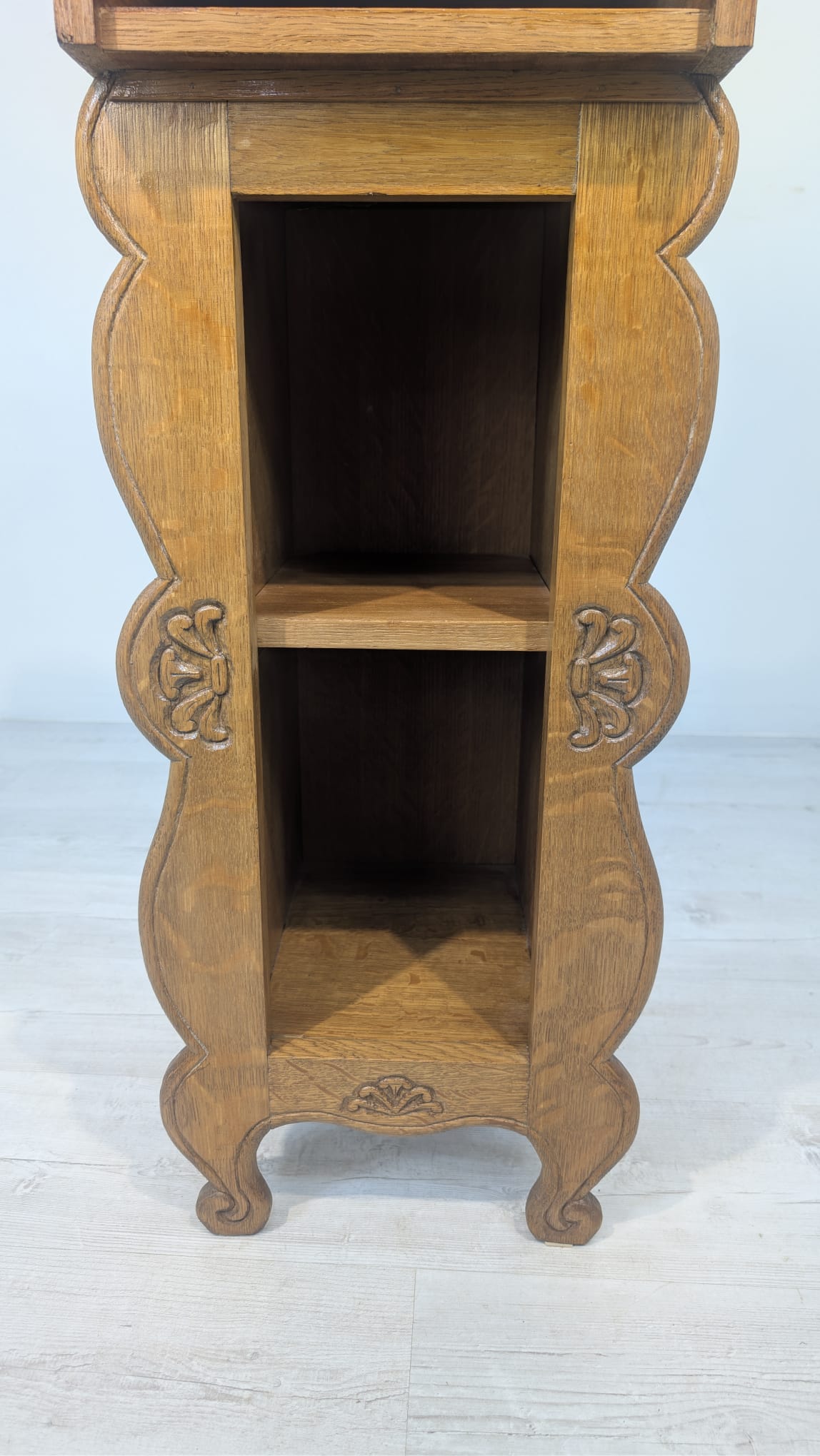 Szafka wąska z litego drewna dębowego rzeźbiona - Image 10