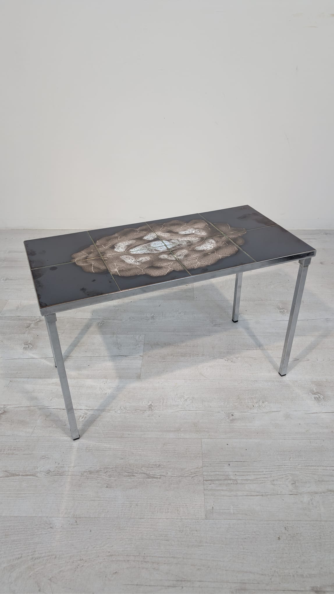 Stolik kawowy vintage z płytkami