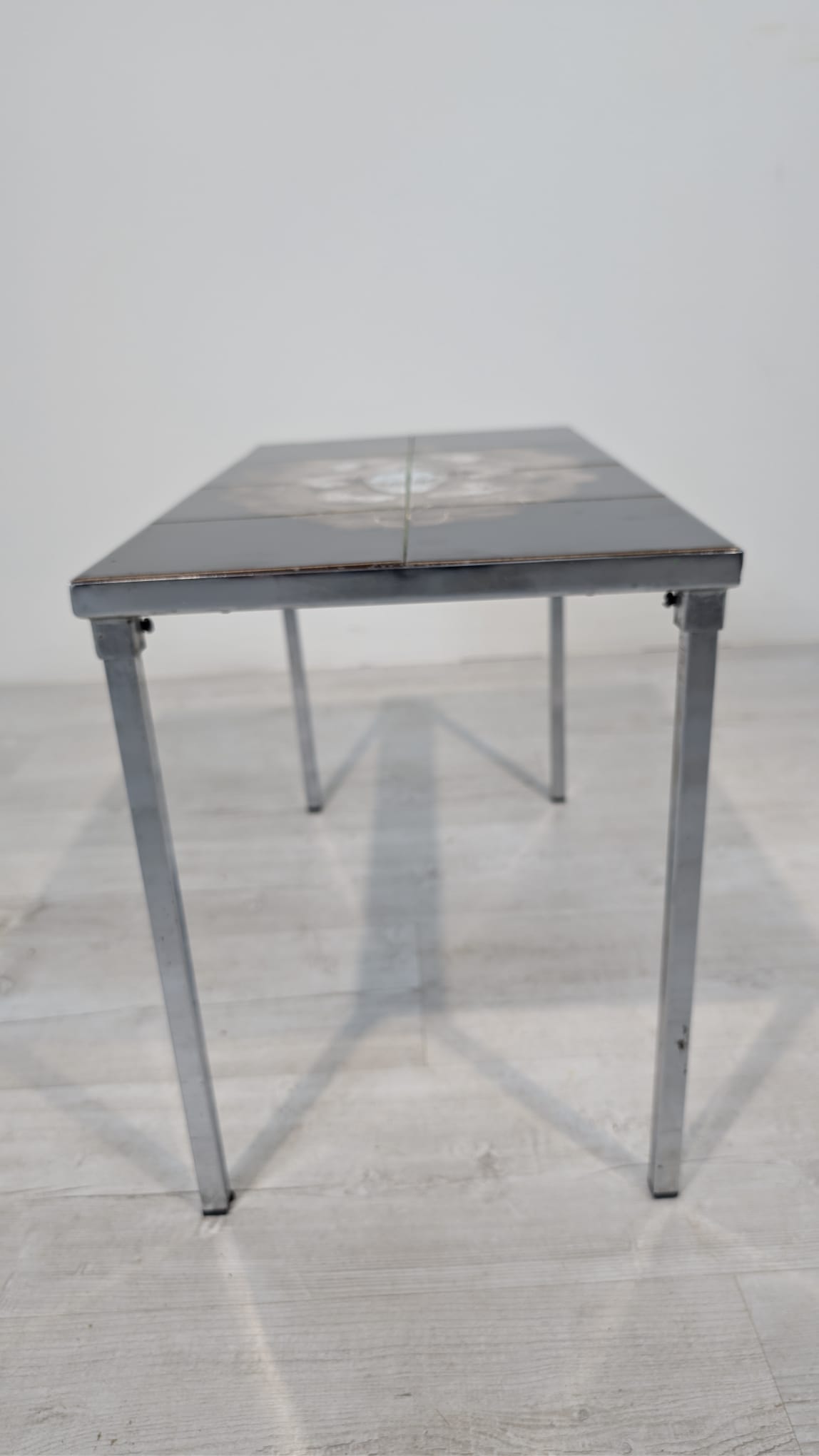 Stolik kawowy vintage z płytkami - Image 3