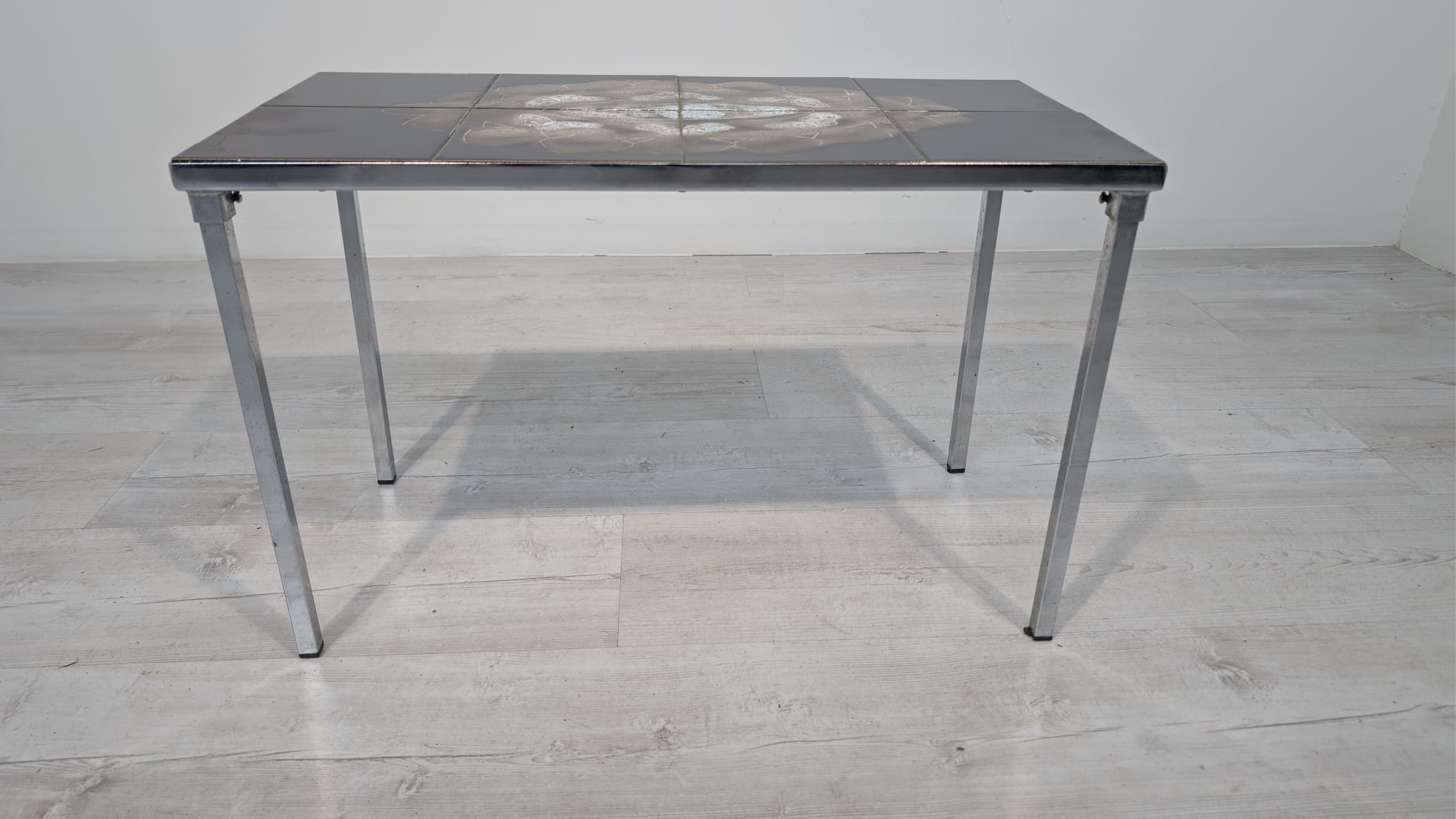 Stolik kawowy vintage z płytkami - Image 4