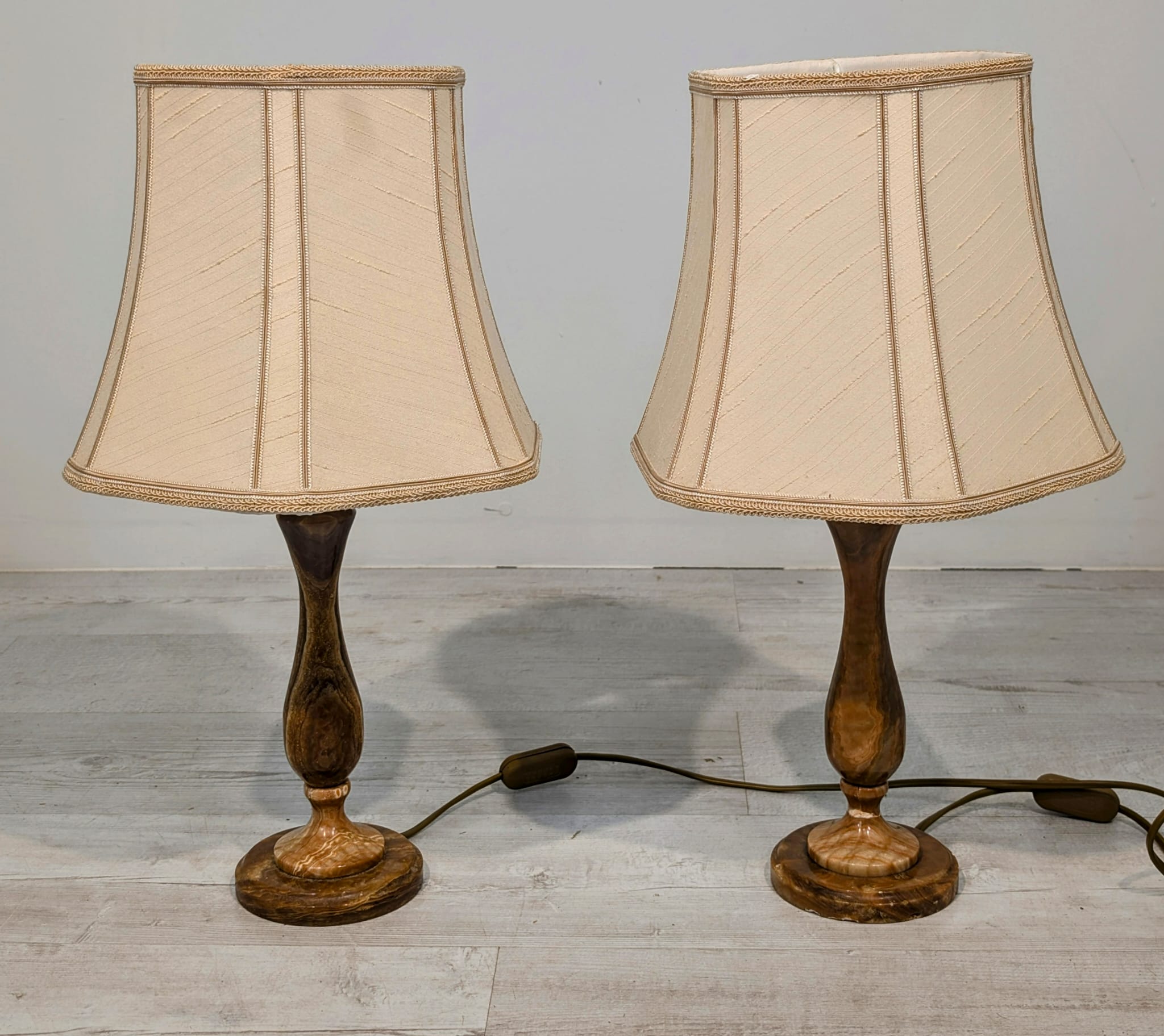 Pałacowa lampka nocna z onyksu