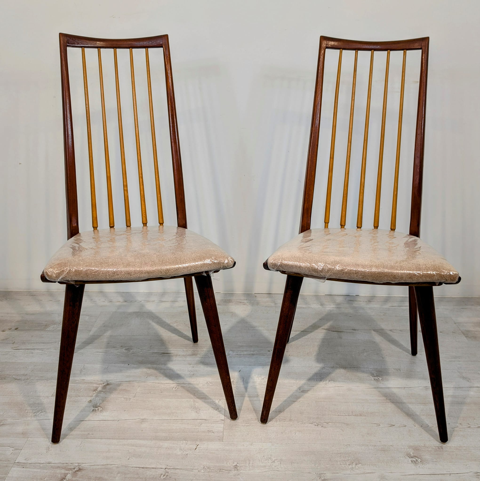 Krzesło duńskich z lat 50/60-tych- nowa tapicerka - obrazek 15