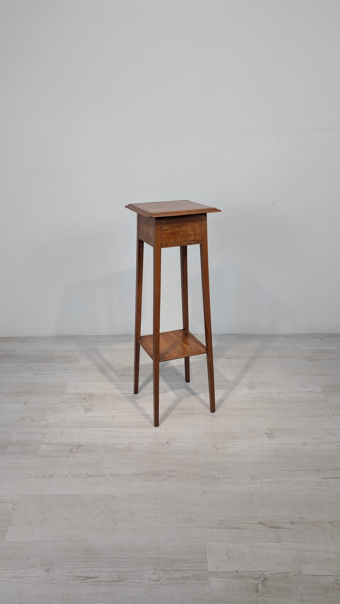 Postument/ Kwietnik drewniany