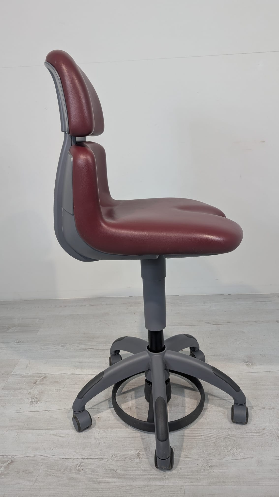 Krzesło obrotowe, lekarskie, stomatologiczny model Sirona Hugo Manual - obrazek 10