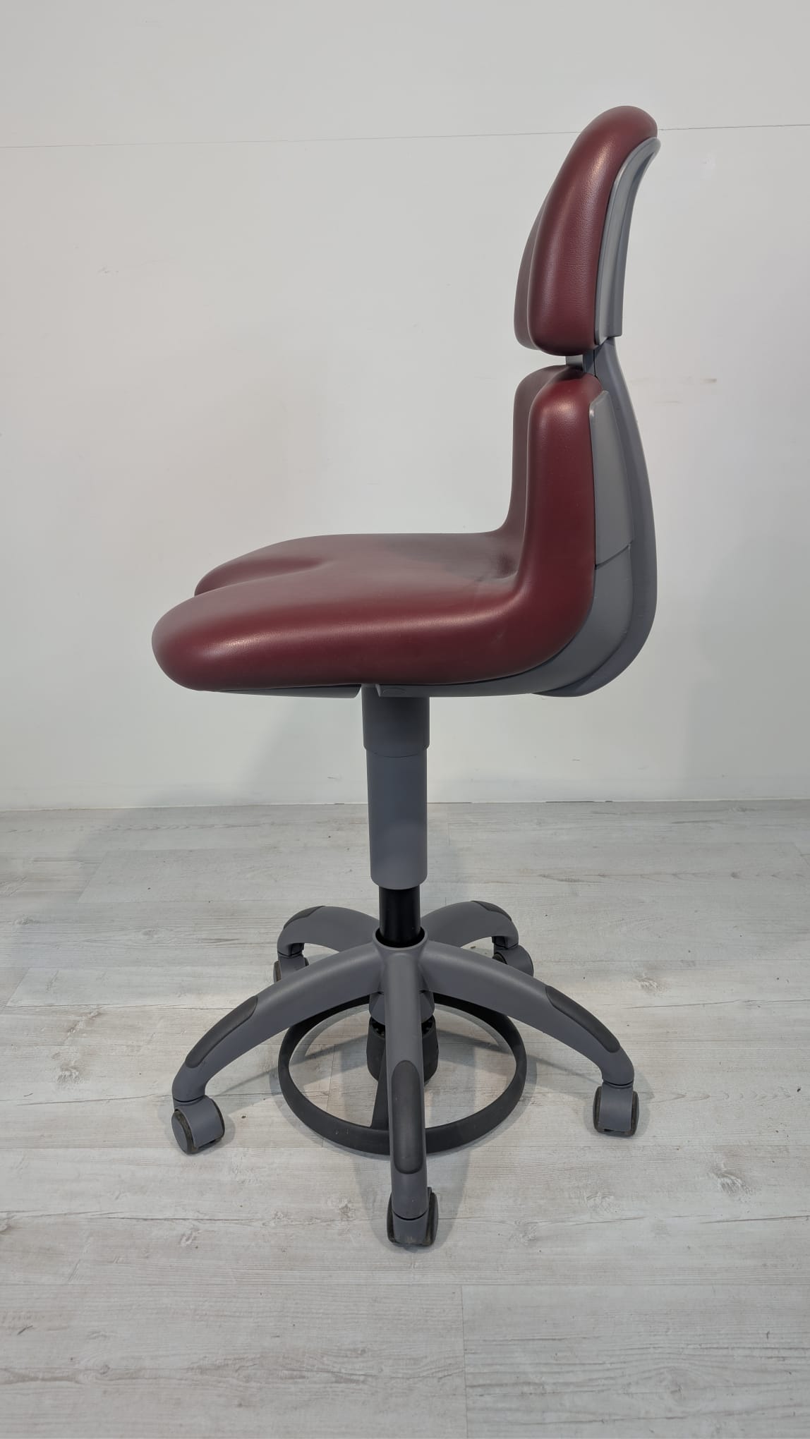 Krzesło obrotowe, lekarskie, stomatologiczny model Sirona Hugo Manual - obrazek 11