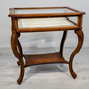 Table, walnut wood display case, Queen Anne bevelled glass