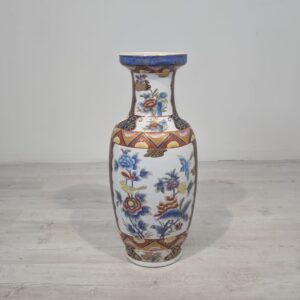 Large Oriental vase in Famile Rose style