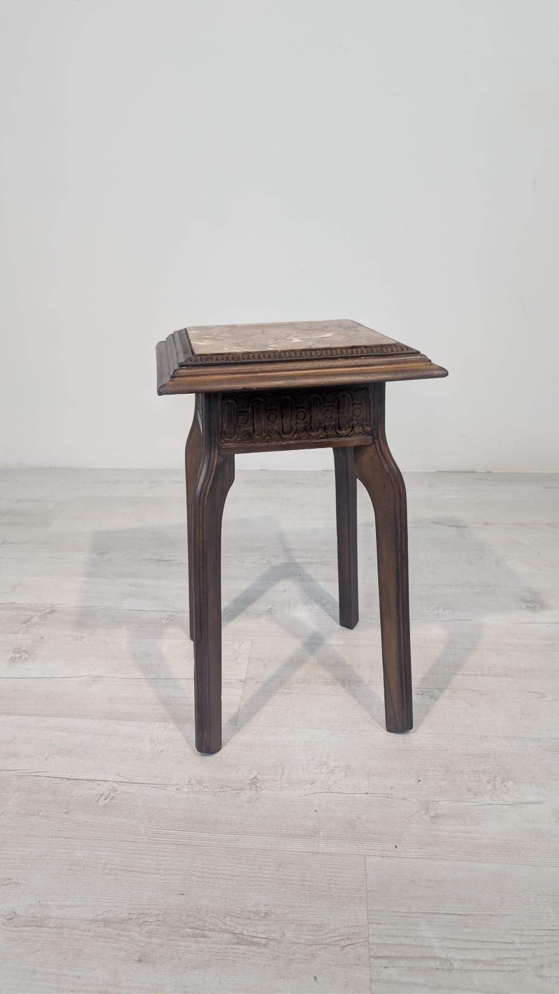 Postument/ Kwietnik lite drewno w stylu francuski. z 1900 roku