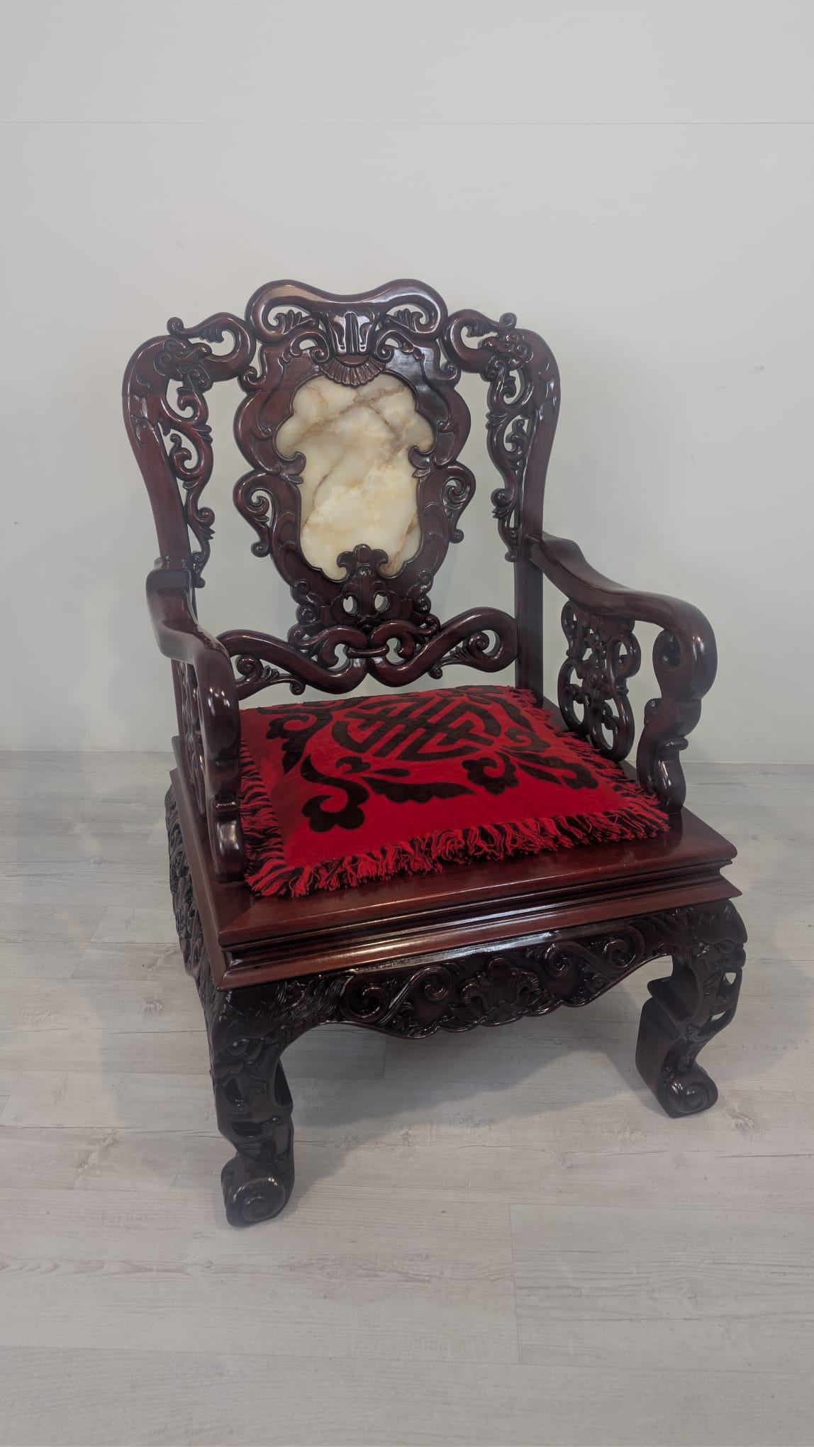 Zabytkowy fotel, tron chiński z marmurem w mahoniu - obrazek 3
