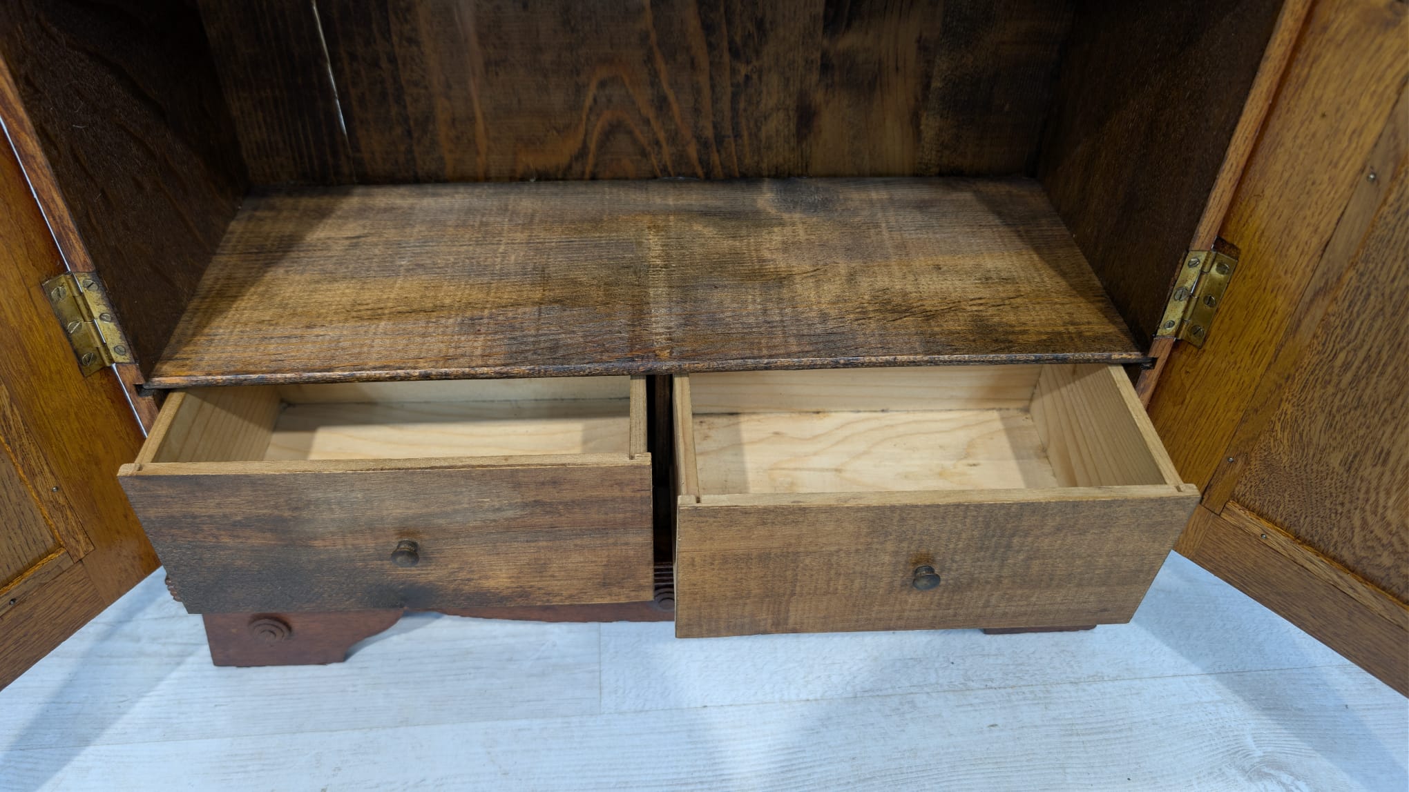 Zabytkowa szafka dębowa secesyjna model z 1900 roku - obrazek 6