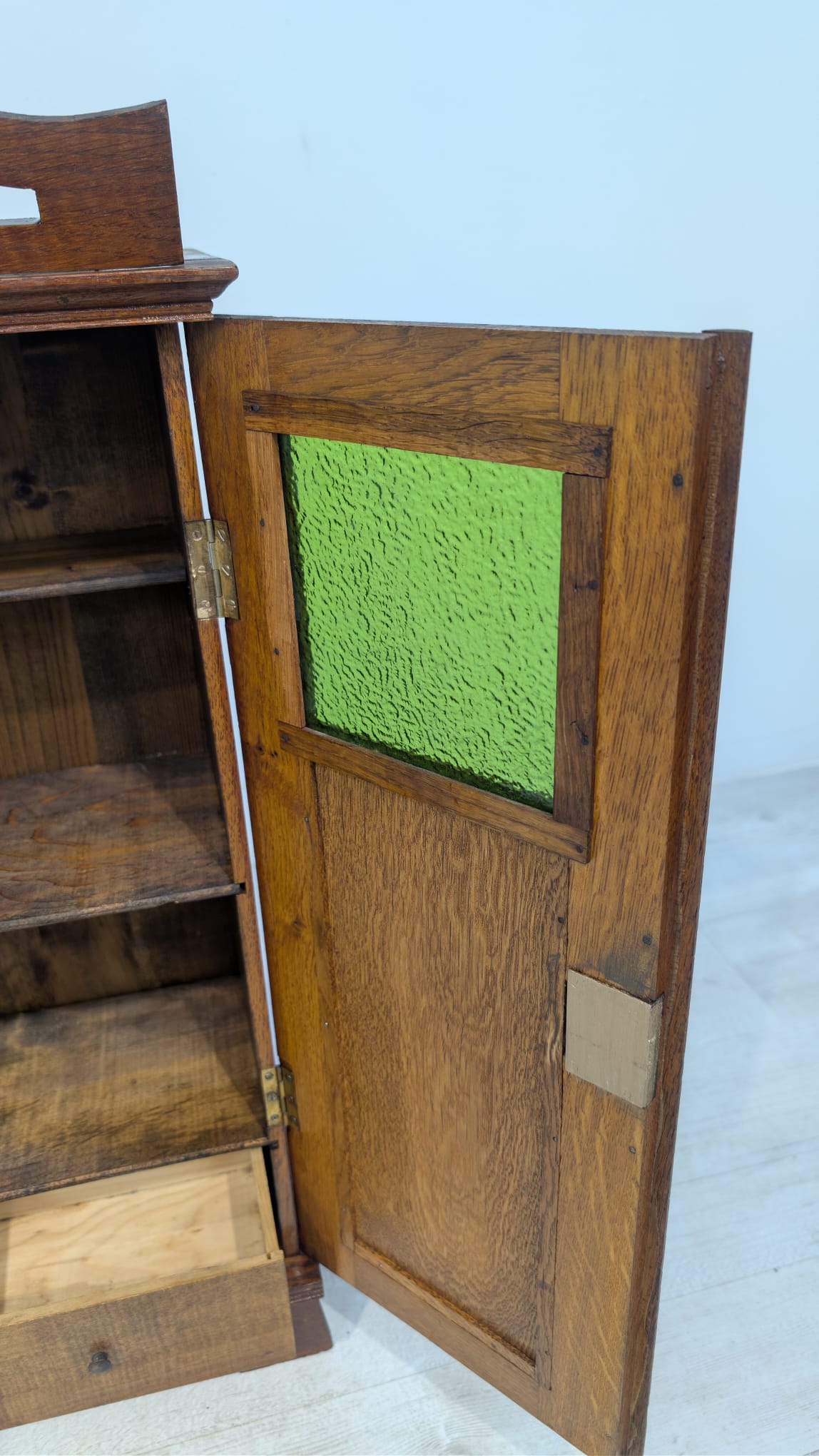 Zabytkowa szafka dębowa secesyjna model z 1900 roku - obrazek 8