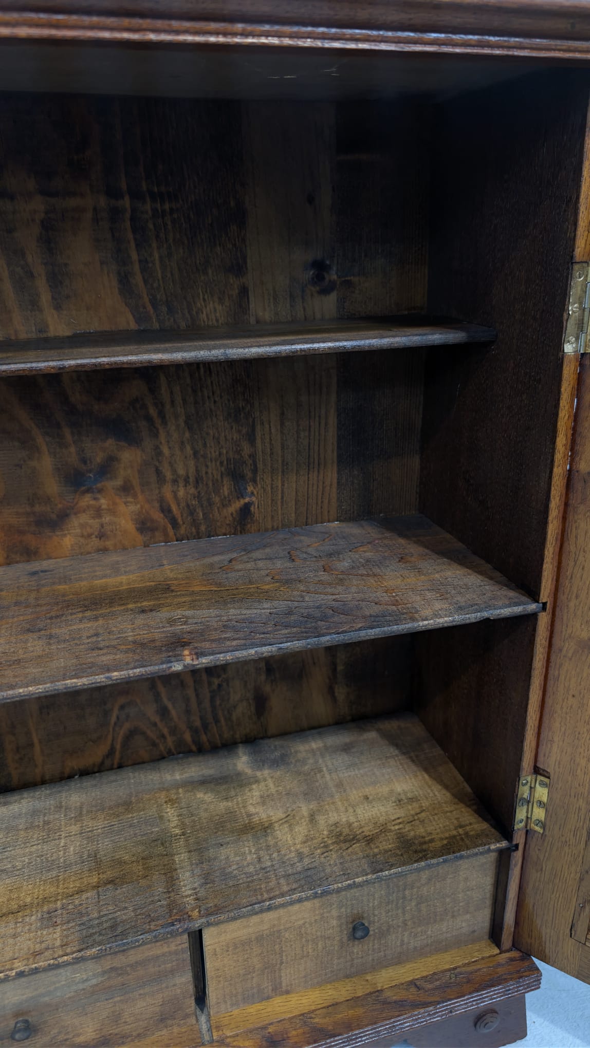 Zabytkowa szafka dębowa secesyjna model z 1900 roku - obrazek 9