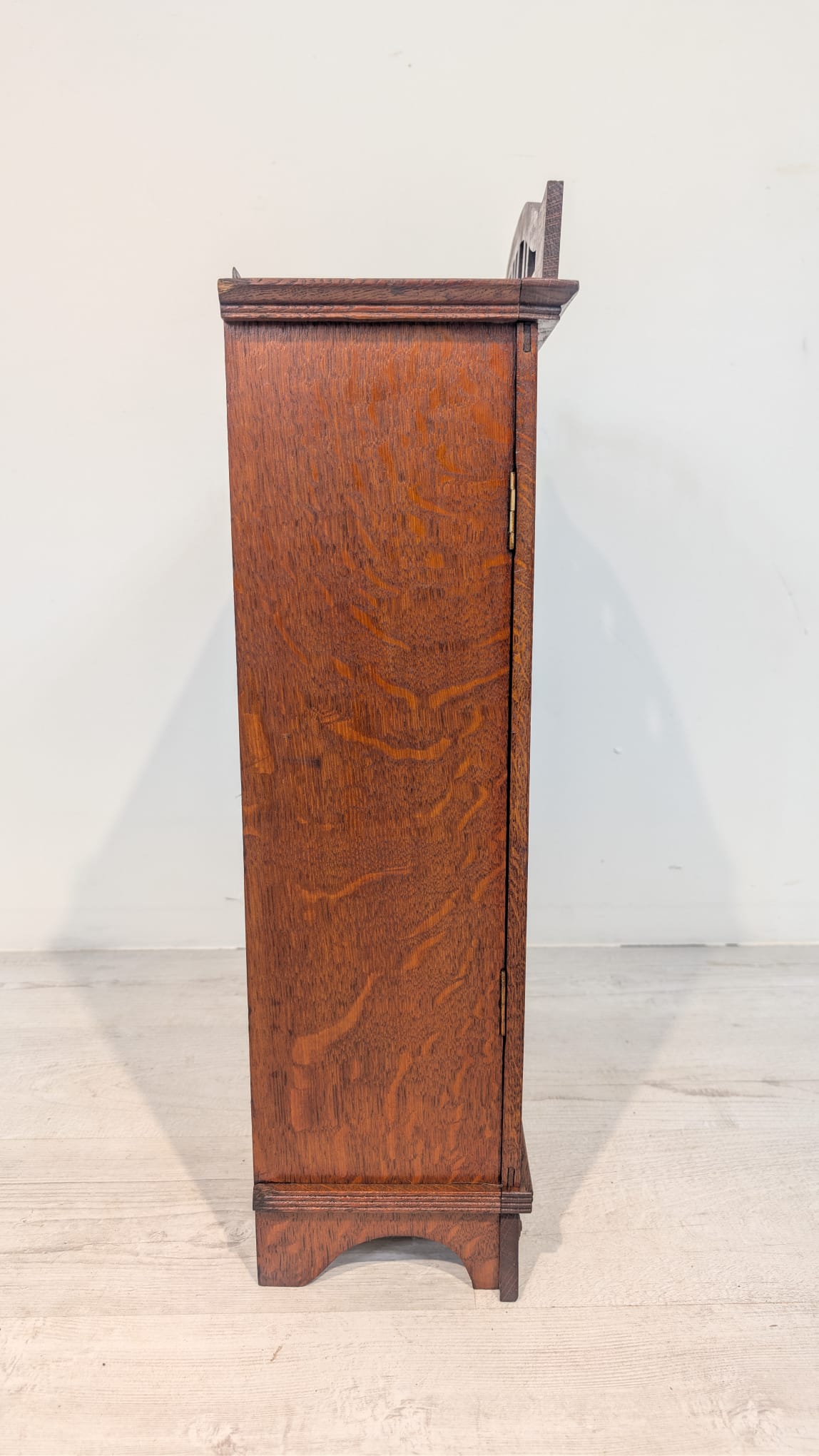 Zabytkowa szafka dębowa secesyjna model z 1900 roku - obrazek 10