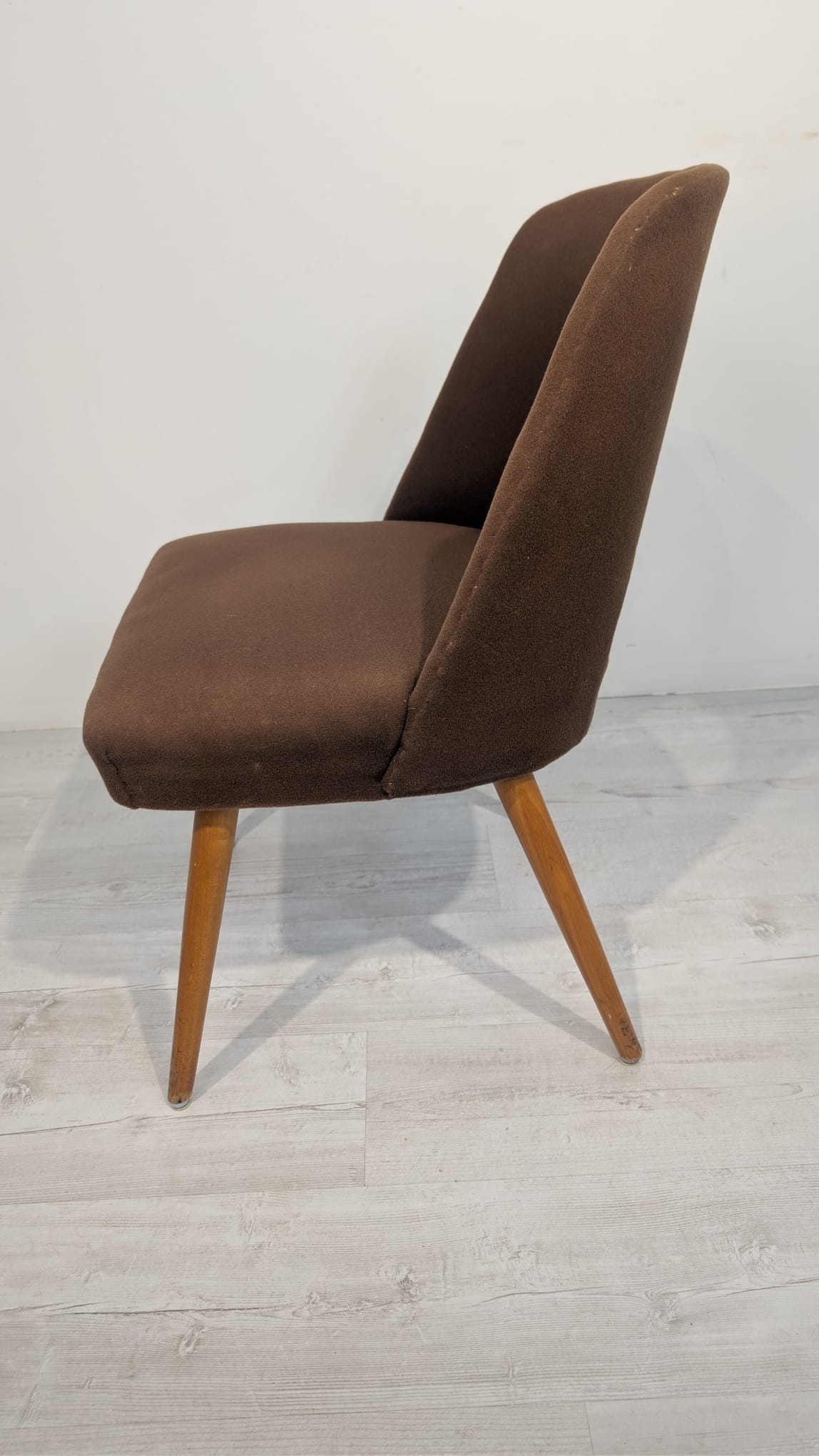 Krzesło "Muszelka" Polska, na sprężynach lata 60-te - obrazek 6