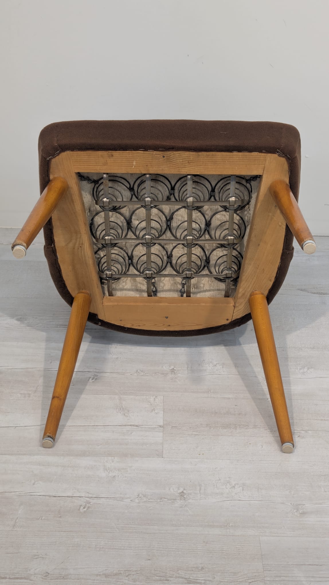 Krzesło "Muszelka" Polska, na sprężynach lata 60-te - obrazek 9