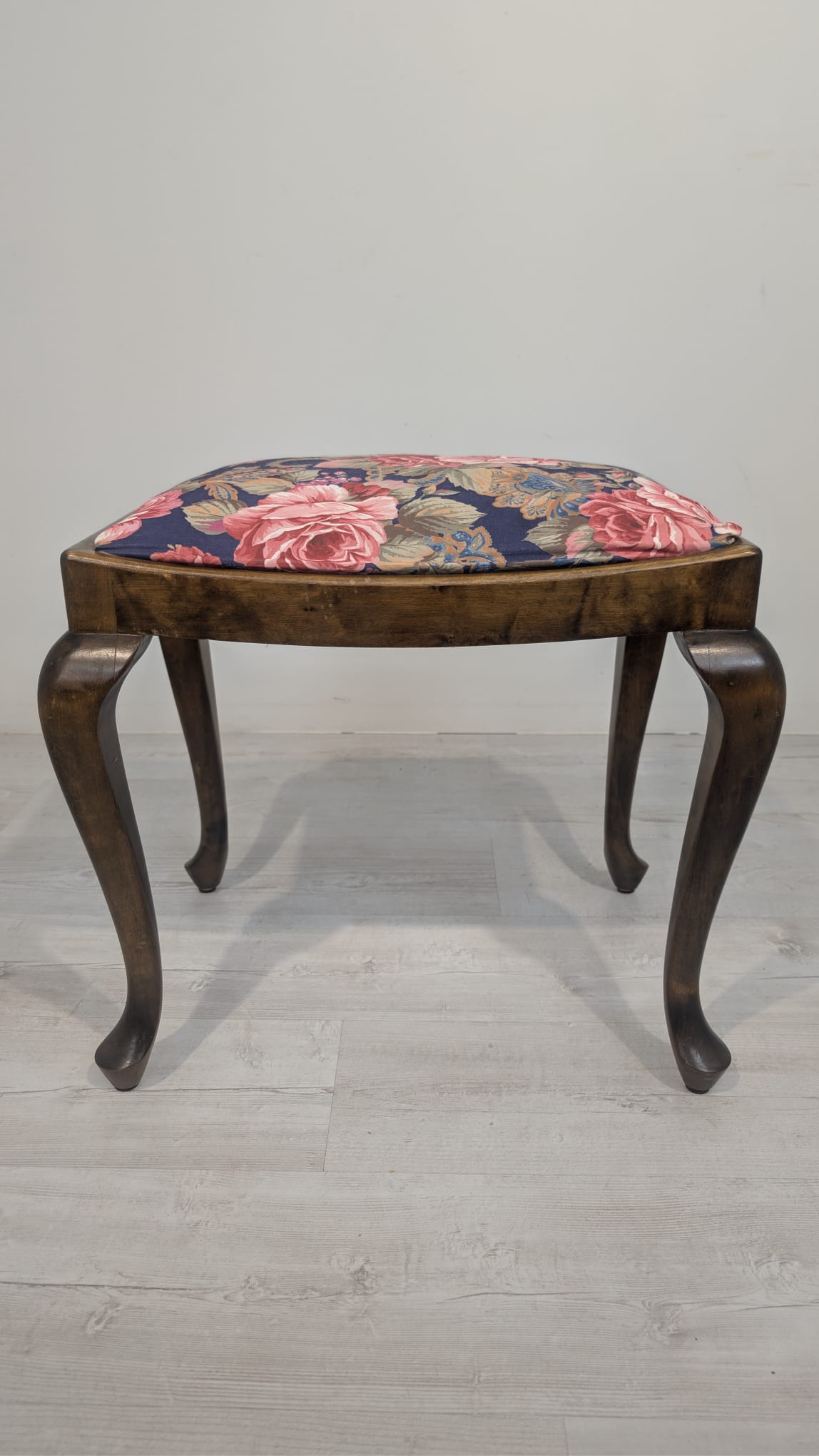 Puf, podnóżek w stylu ludwikowskim na sprężynach - obrazek 6