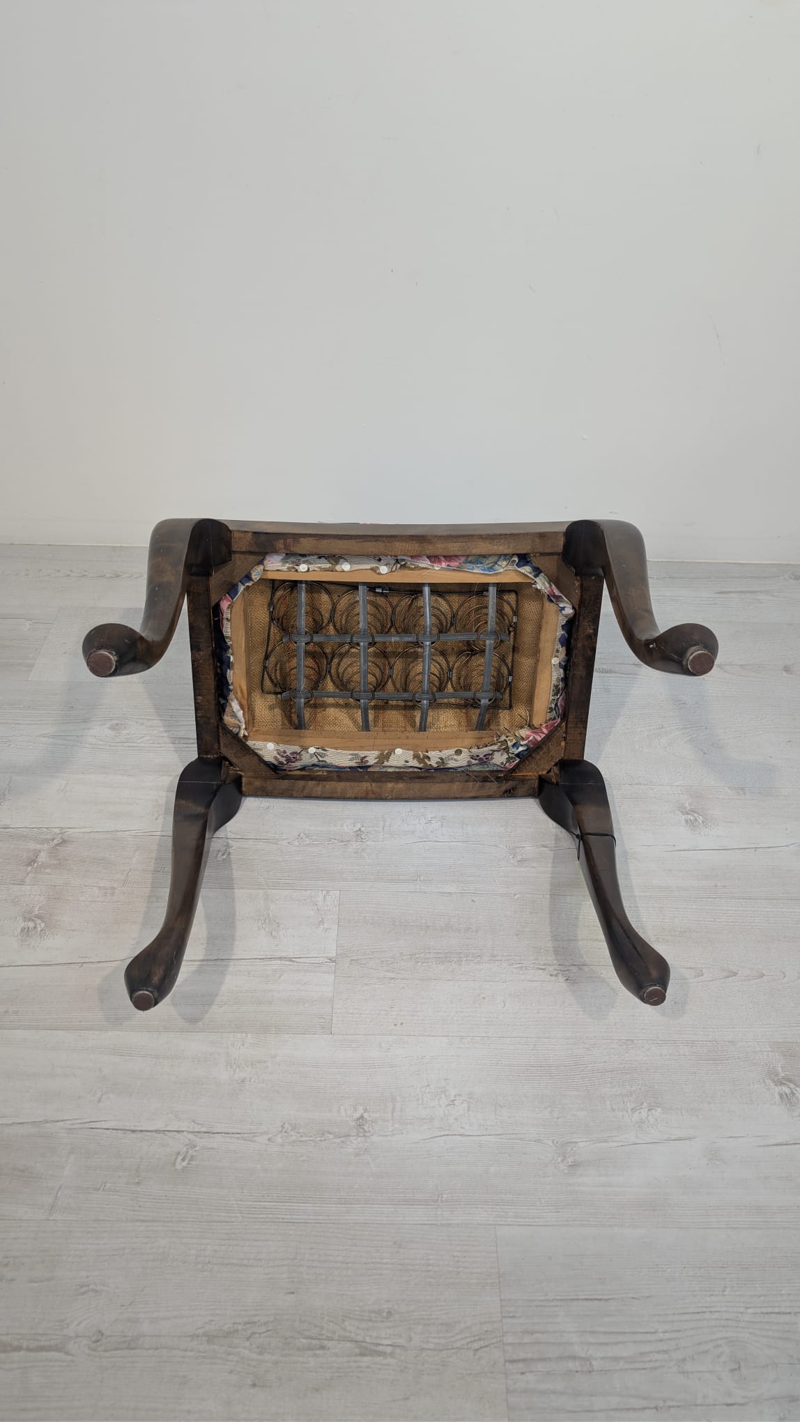 Puf, podnóżek w stylu ludwikowskim na sprężynach - obrazek 8