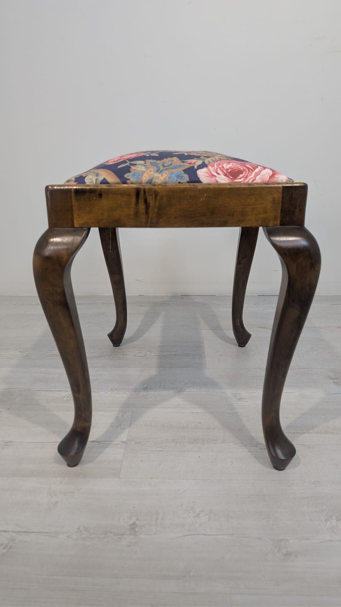 Puf, podnóżek w stylu ludwikowskim na sprężynach - obrazek 9