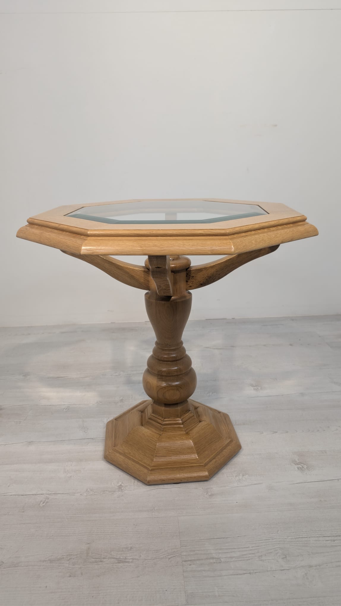 Stolik kawowy z litego drewna jasny dąb ośmiokątny z szybą fazowaną - obrazek 9