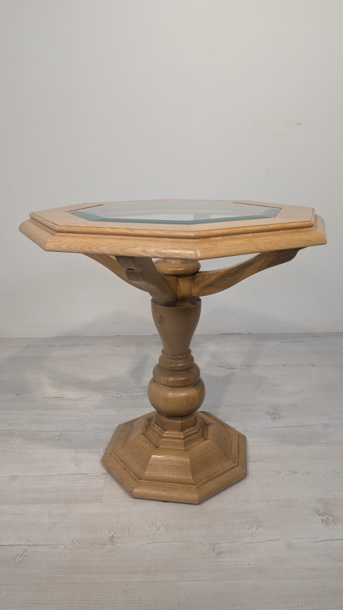 Stolik kawowy z litego drewna jasny dąb ośmiokątny z szybą fazowaną - obrazek 11