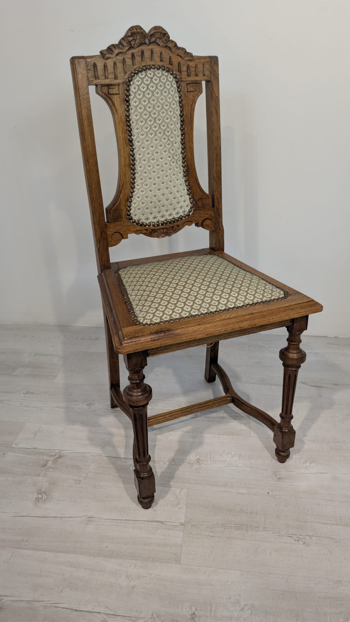 Secesyjne, stare krzesło dębowe na sprężynach - obrazek 3