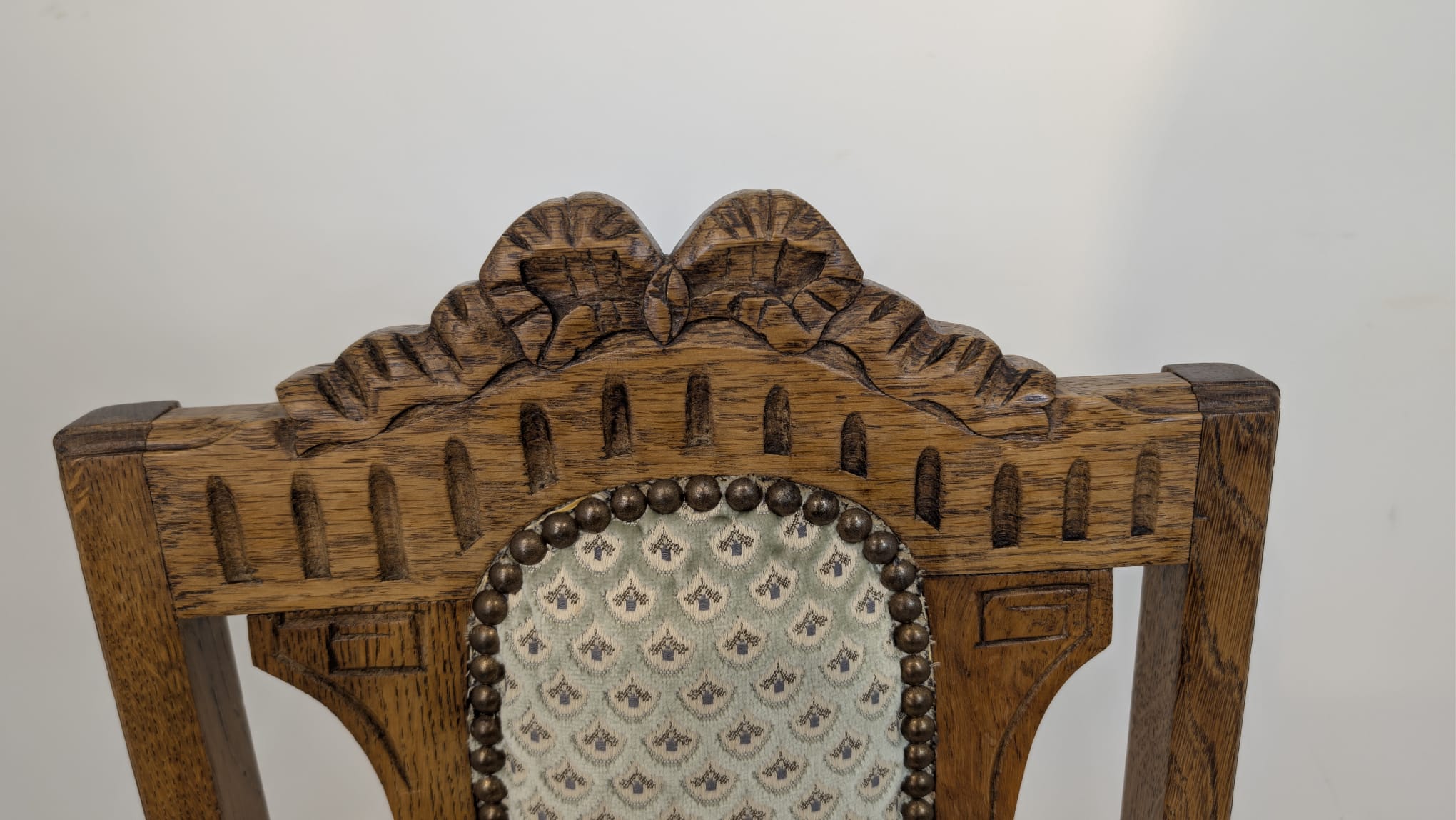 Secesyjne, stare krzesło dębowe na sprężynach - obrazek 4