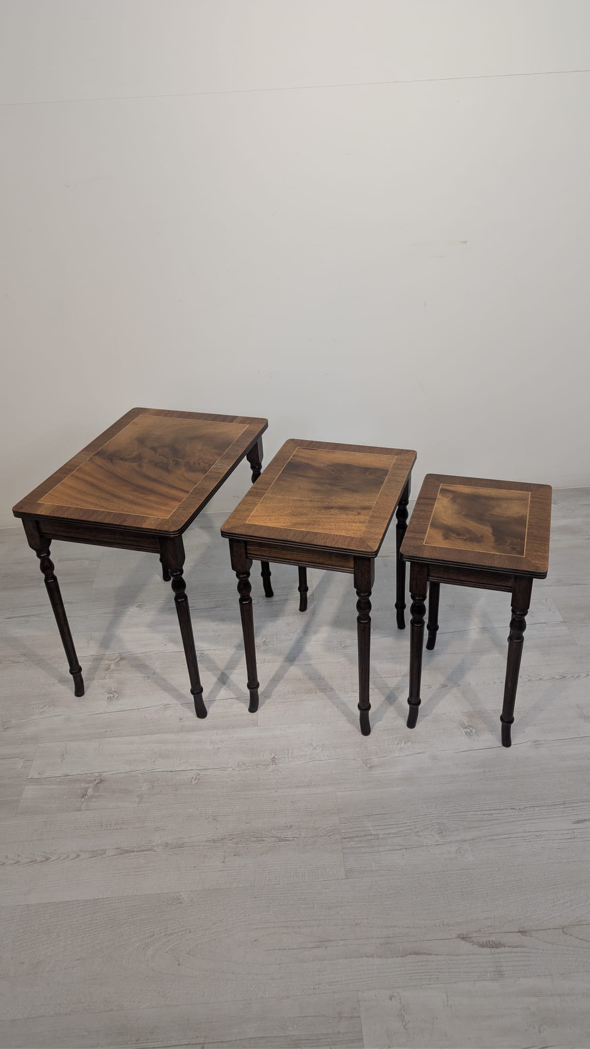 Komplet zabytkowych Stolików Trojaków francuskich, intarsjowanych - obrazek 3