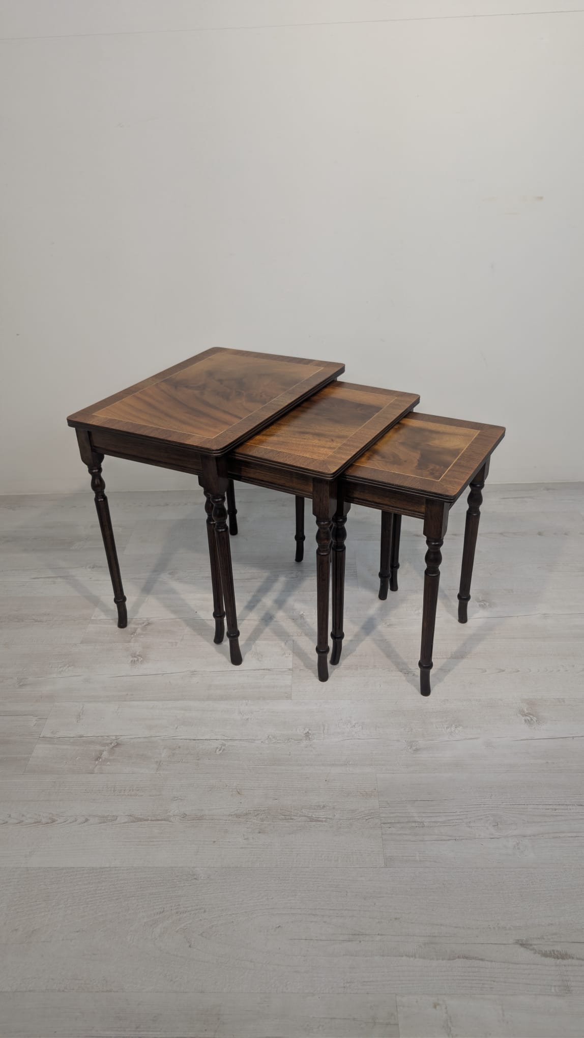 Komplet zabytkowych Stolików Trojaków francuskich, intarsjowanych - obrazek 4
