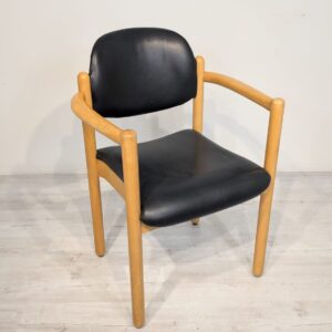 Designerski fotel z litego drewna