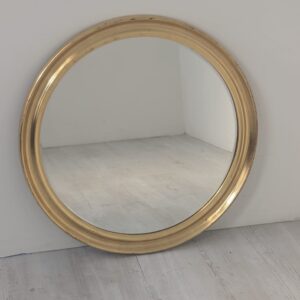 Round wall mirror in gilded frame
