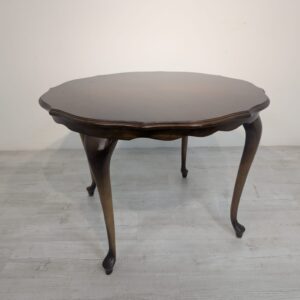 Stolik kawowy w stylu ludwikowskim w orzechu