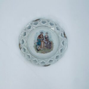 Antyczny talerz dekoracyjny porcelanowy