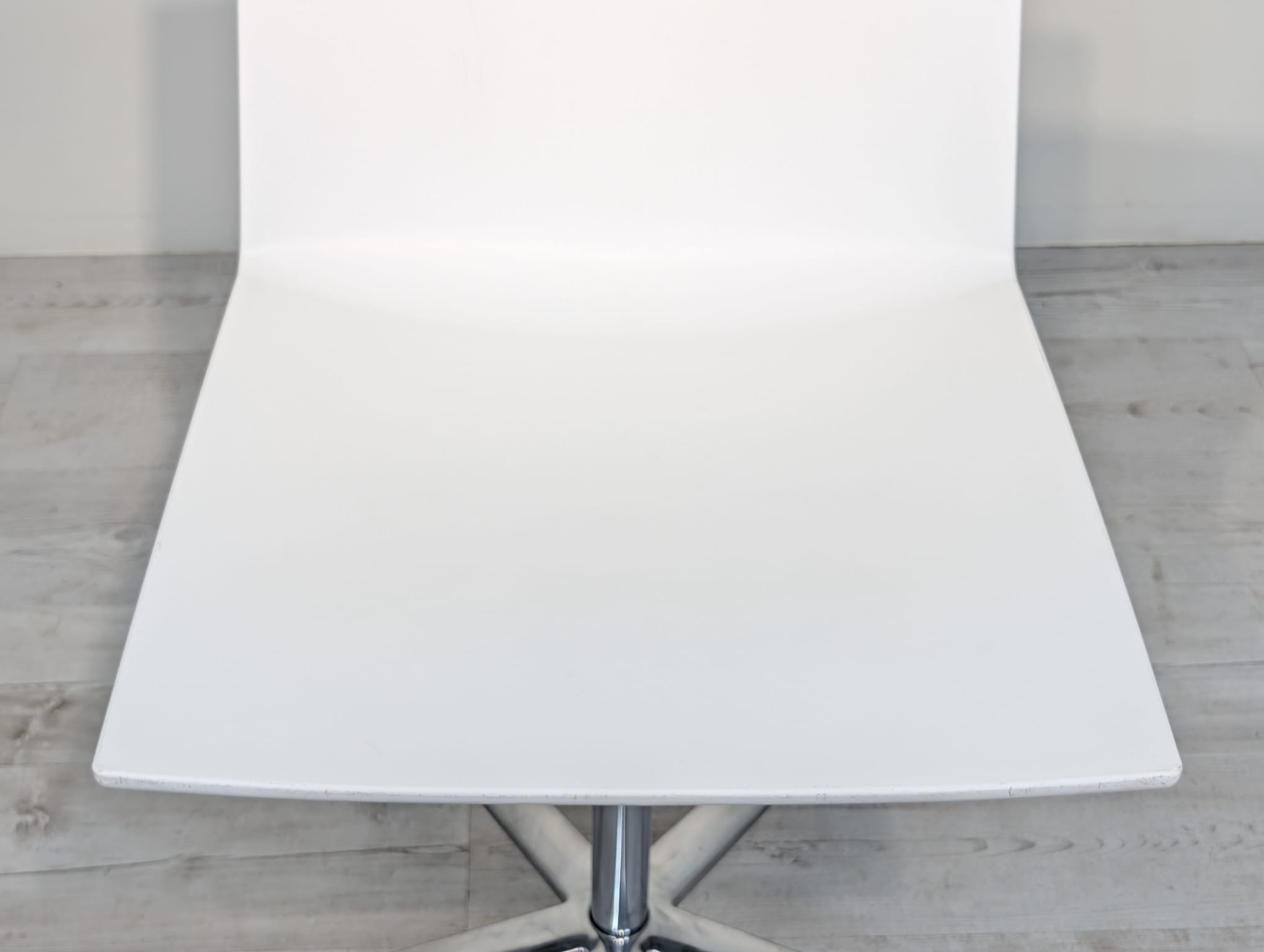 Designerskie krzesła obrotowe białe włoskie Arper z serii Catifa - Image 7