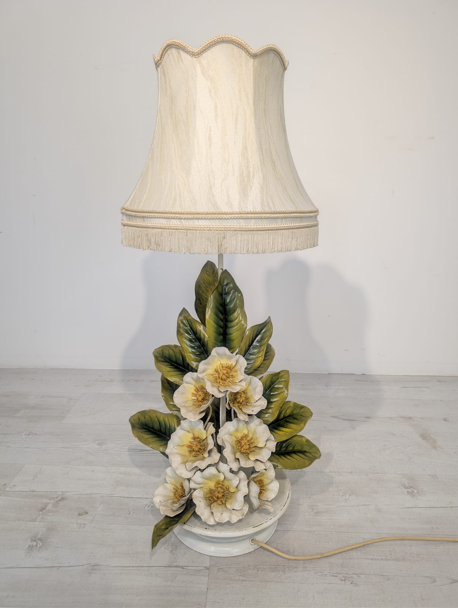 Lampka stołowa Tole, kwiaty magnolii w stylu włoskim - Image 6