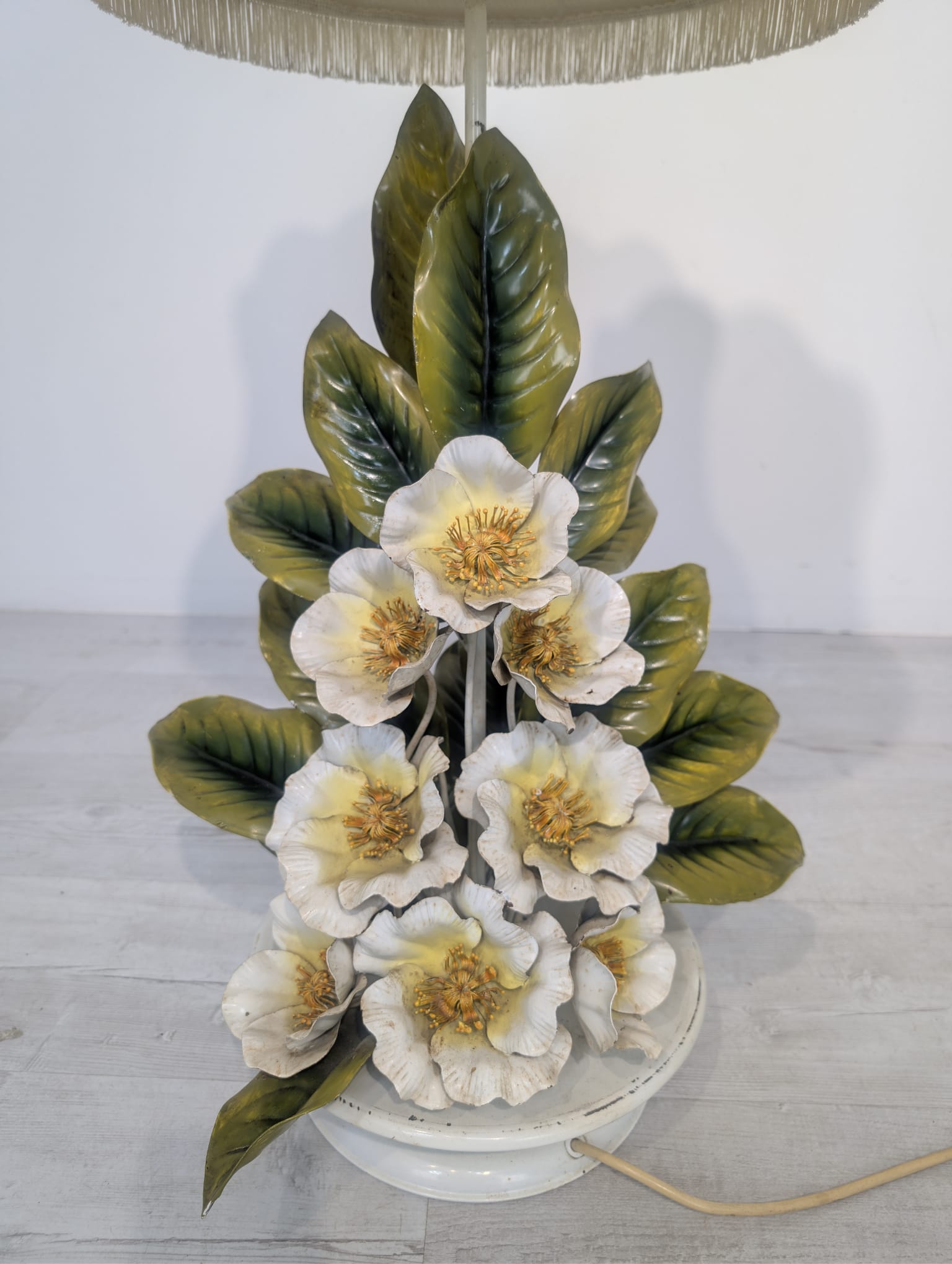 Lampka stołowa Tole, kwiaty magnolii w stylu włoskim - Image 7