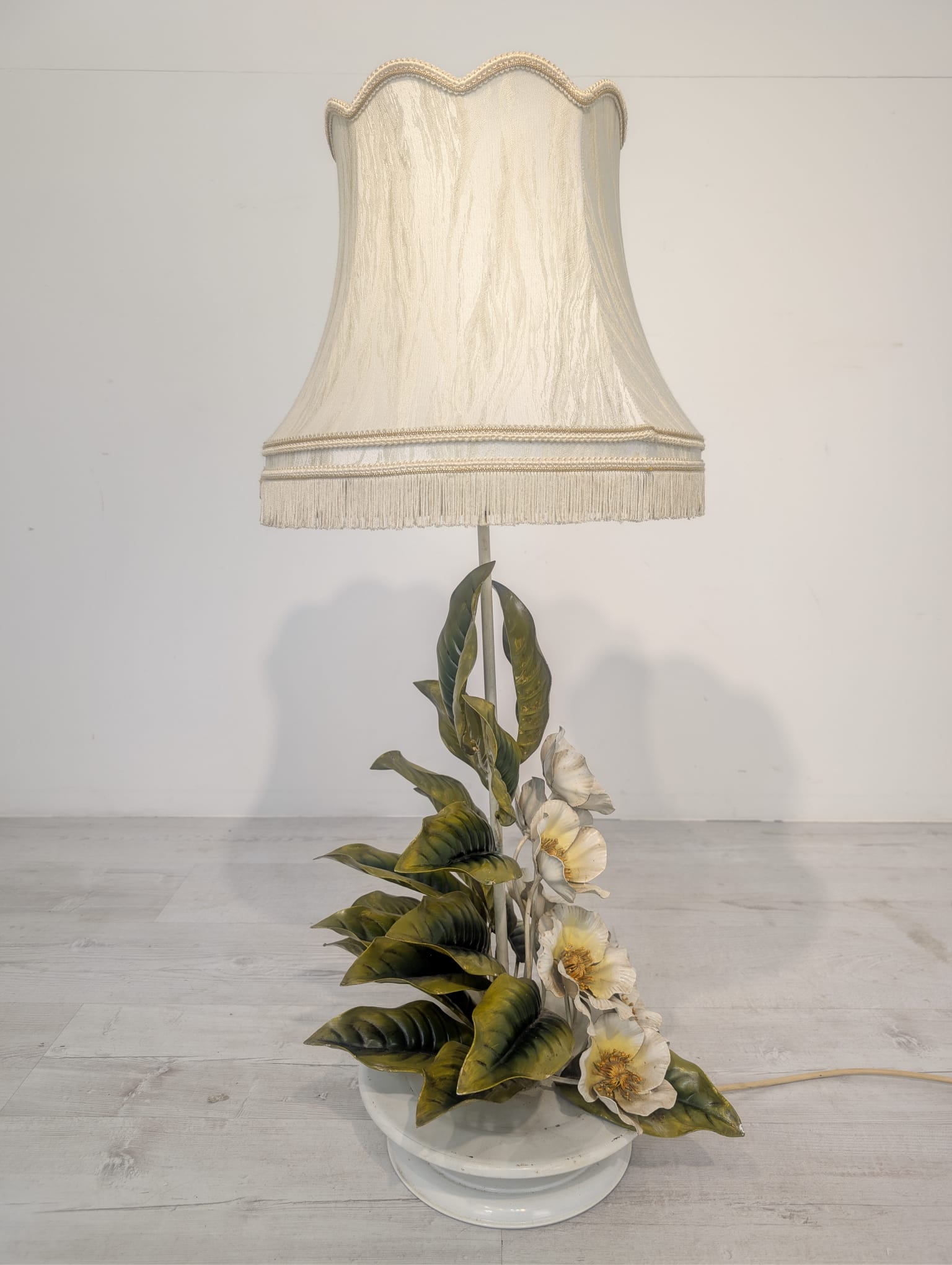 Lampka stołowa Tole, kwiaty magnolii w stylu włoskim - Image 9