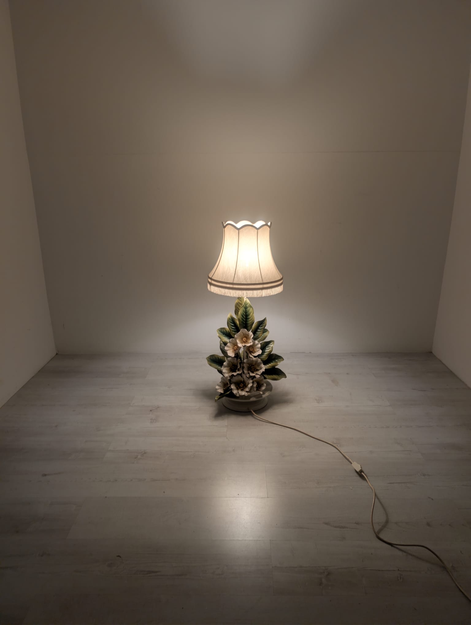 Lampka stołowa Tole, kwiaty magnolii w stylu włoskim - Image 15