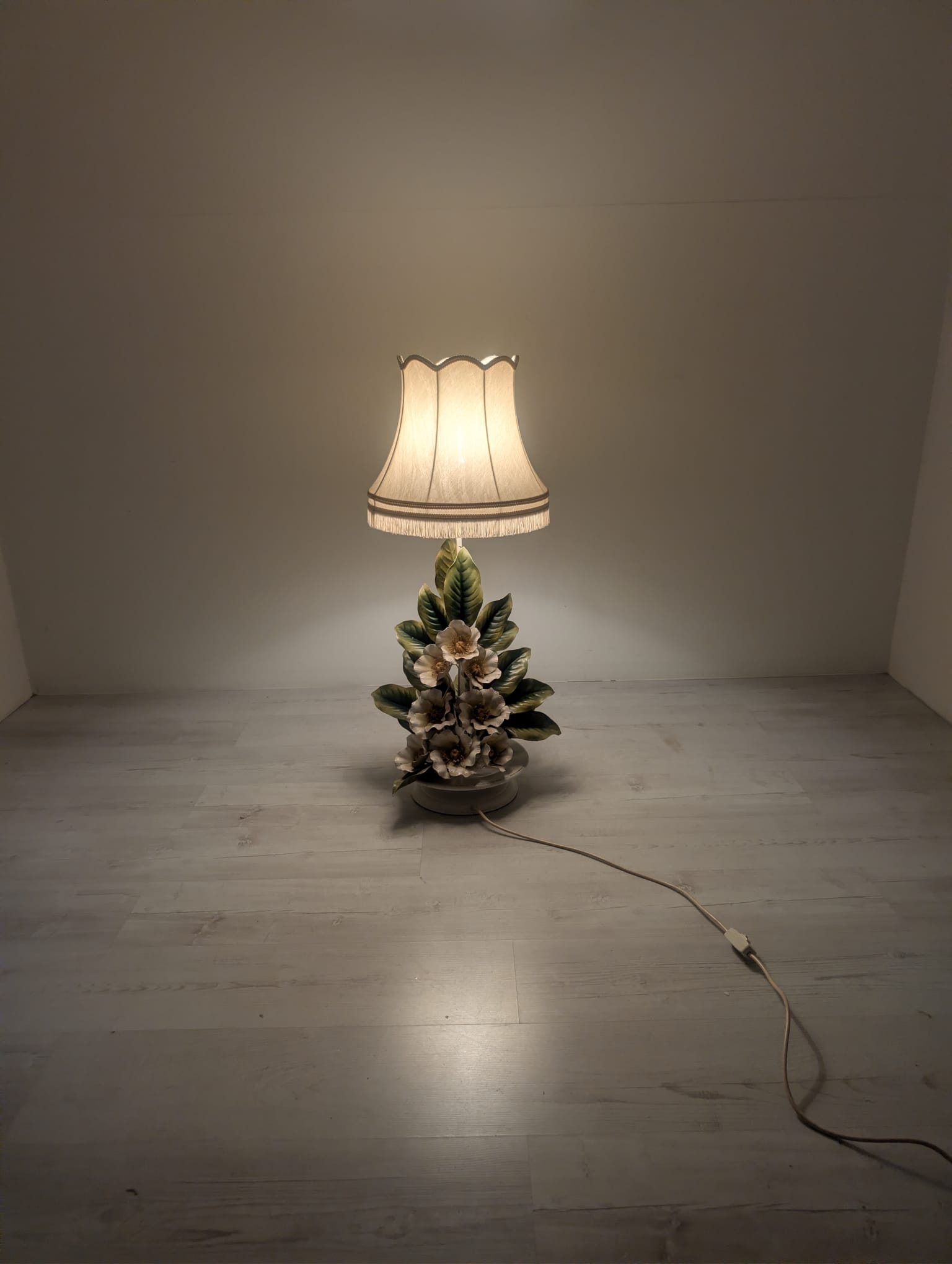 Lampka stołowa Tole, kwiaty magnolii w stylu włoskim - Image 14