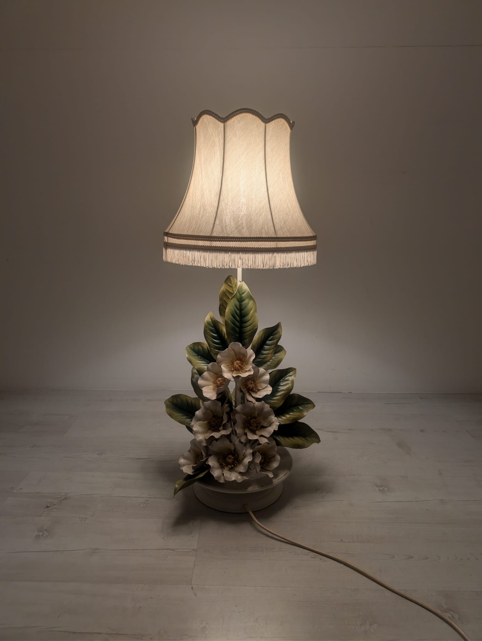 Lampka stołowa Tole, kwiaty magnolii w stylu włoskim - Image 13