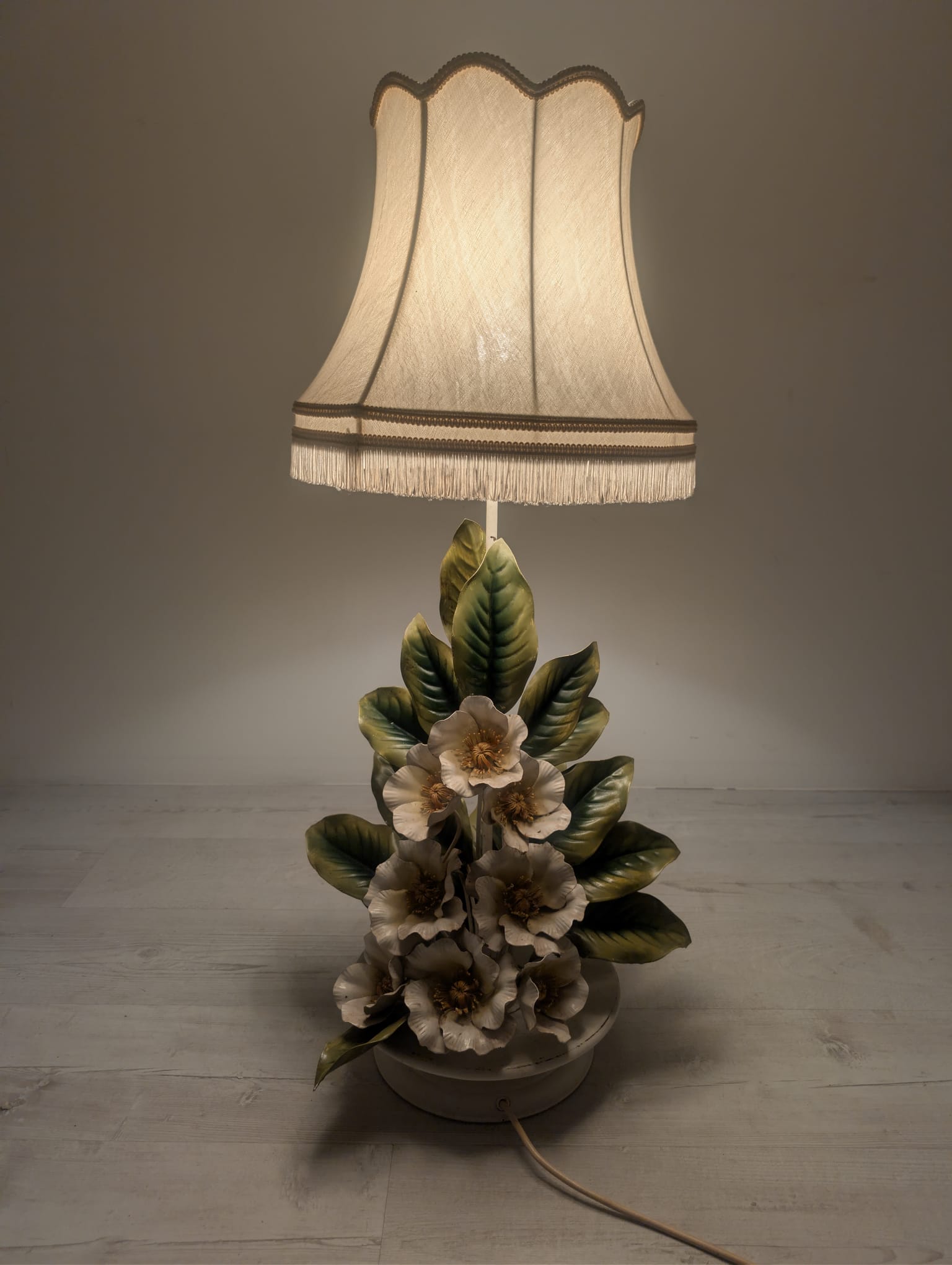 Lampka stołowa Tole, kwiaty magnolii w stylu włoskim - Image 16