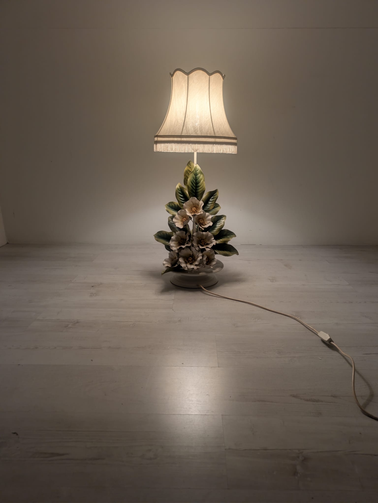 Lampka stołowa Tole, kwiaty magnolii w stylu włoskim - Image 17