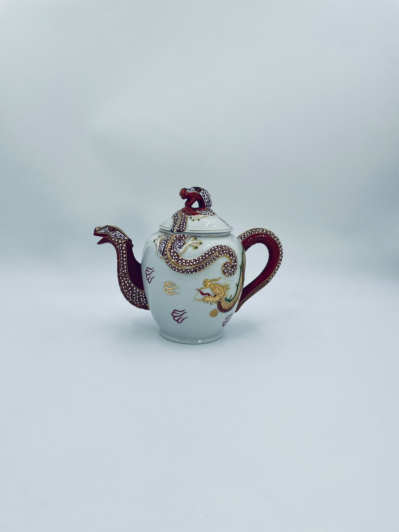 Antyczny dzbanek porcelanowy Dragonware Japonia
