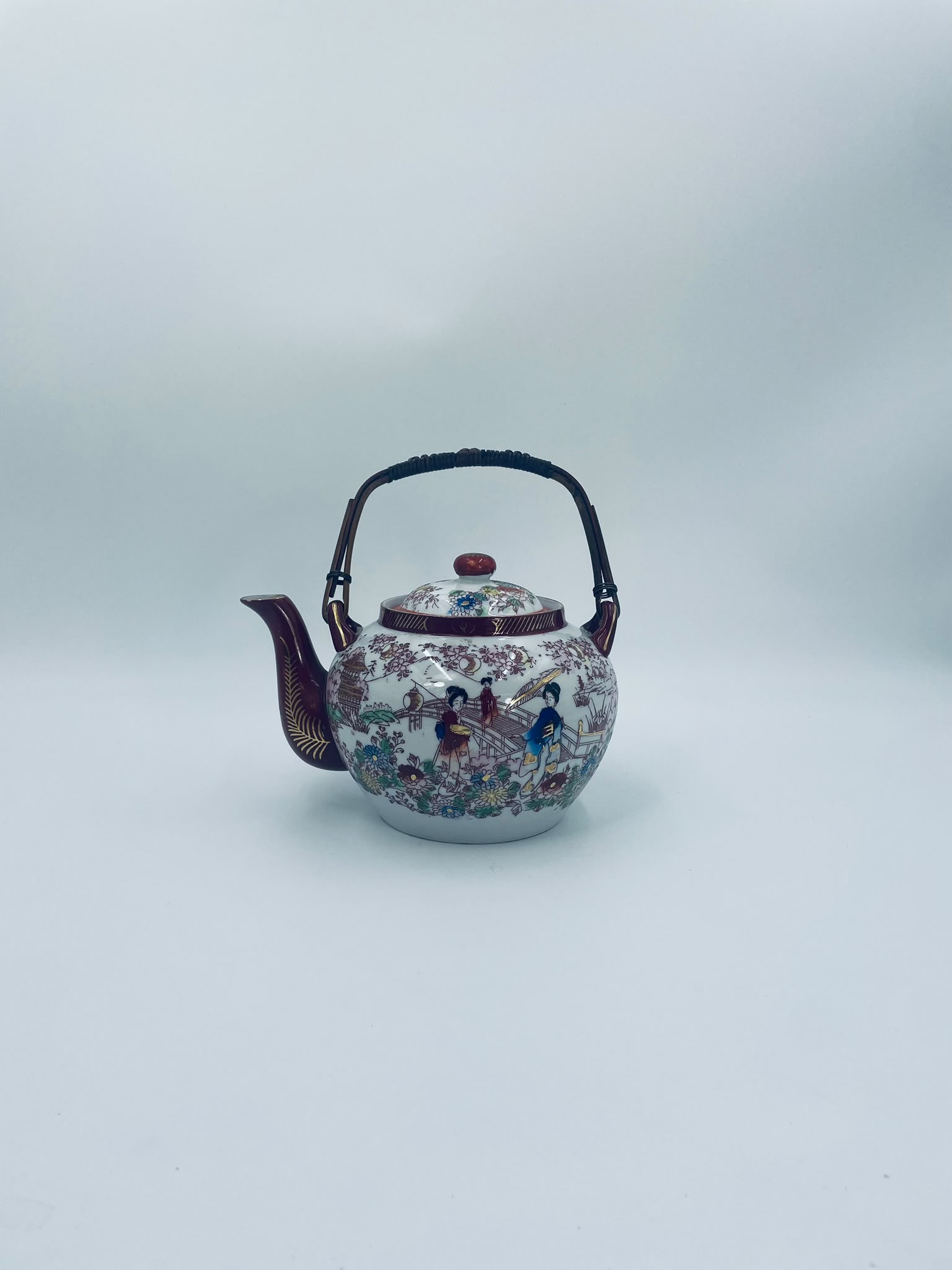 Czajniczek na herbatę porcelanowy Japonia