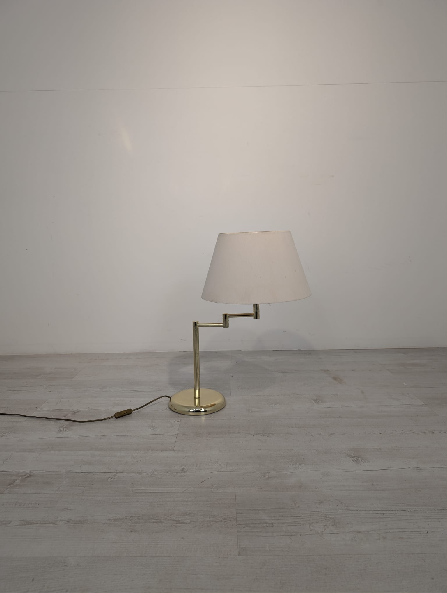Lampa stołowa mosiądzowana w stylu Hollywood Regency - obrazek 3