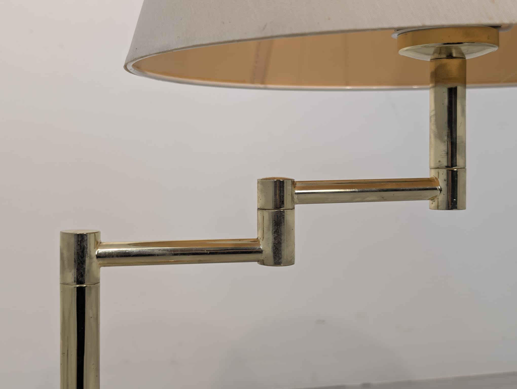Lampa stołowa mosiądzowana w stylu Hollywood Regency - obrazek 8
