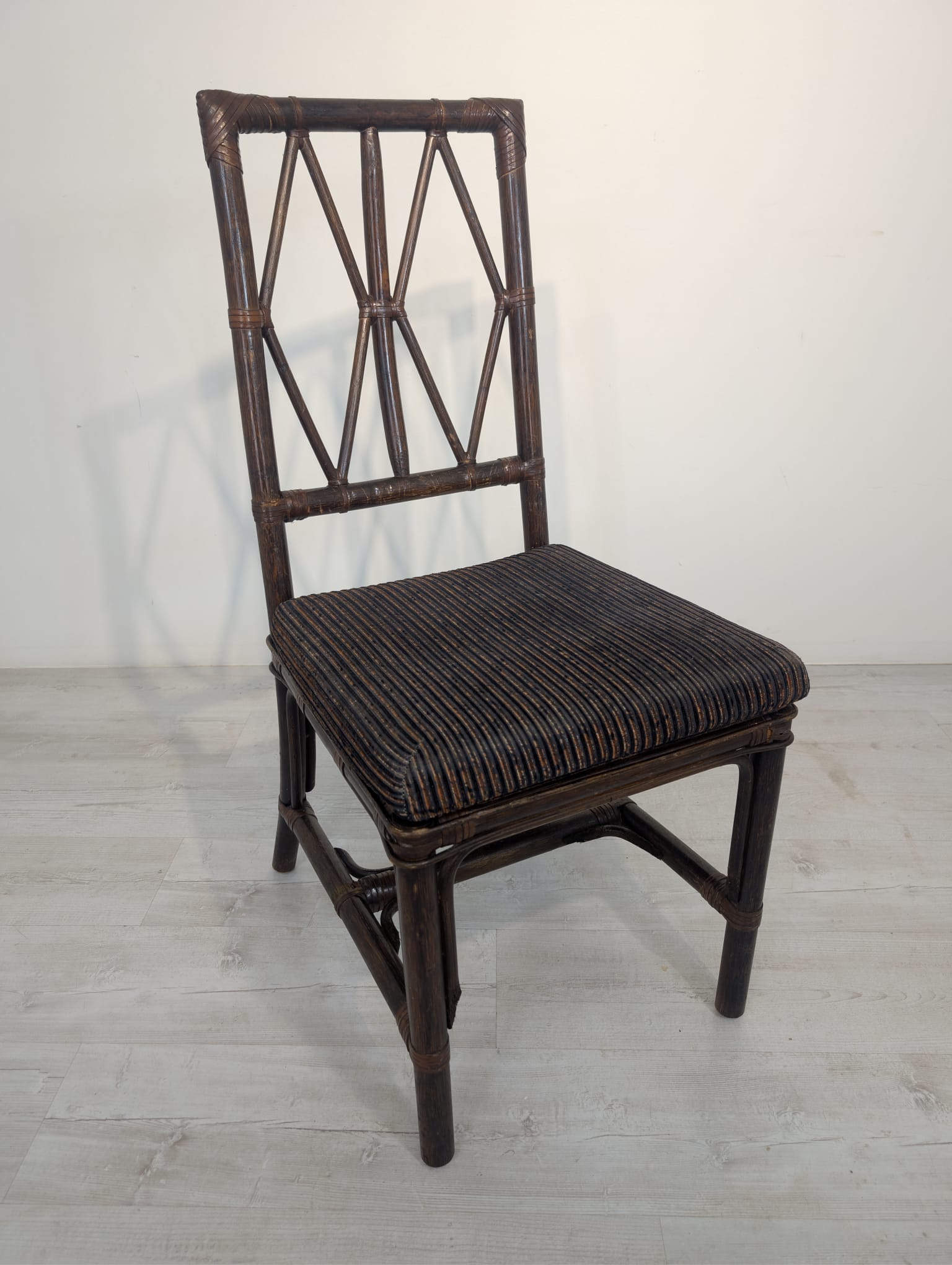 Krzesło w stylu Chippendale z lat 40/50-tych z rattanu - obrazek 3